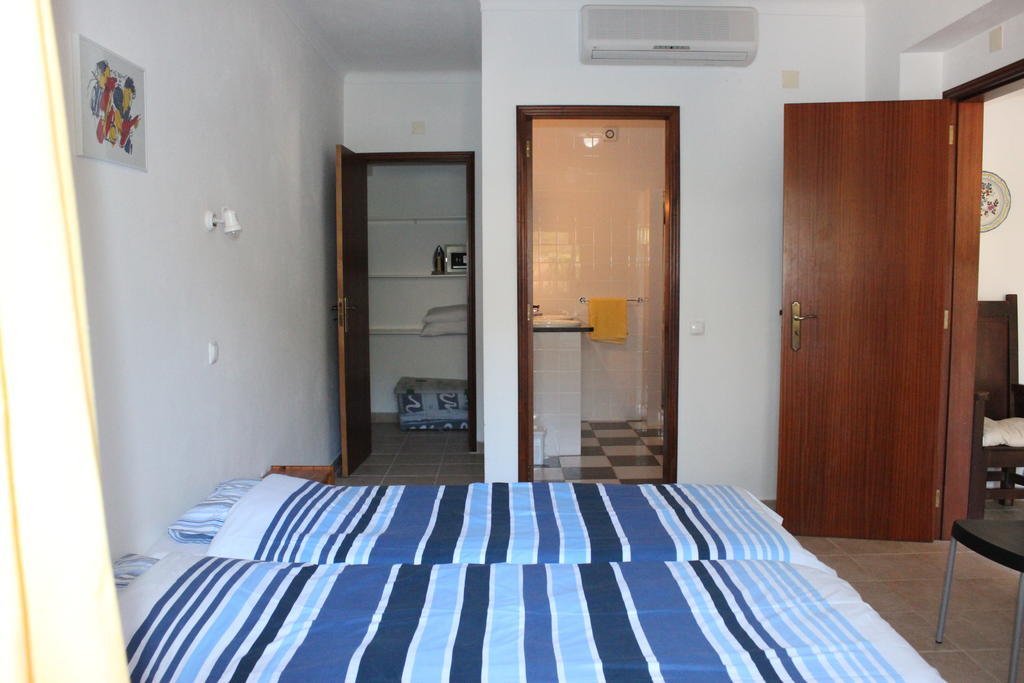 Filhas Do Mar Apartments Salema Room photo