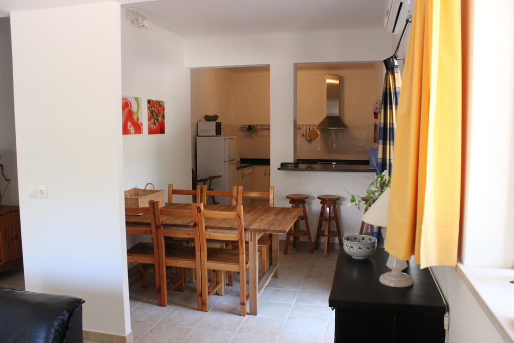 Filhas Do Mar Apartments Salema Room photo